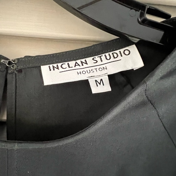 Cinched Smokey black green top - Picture 2 of 3